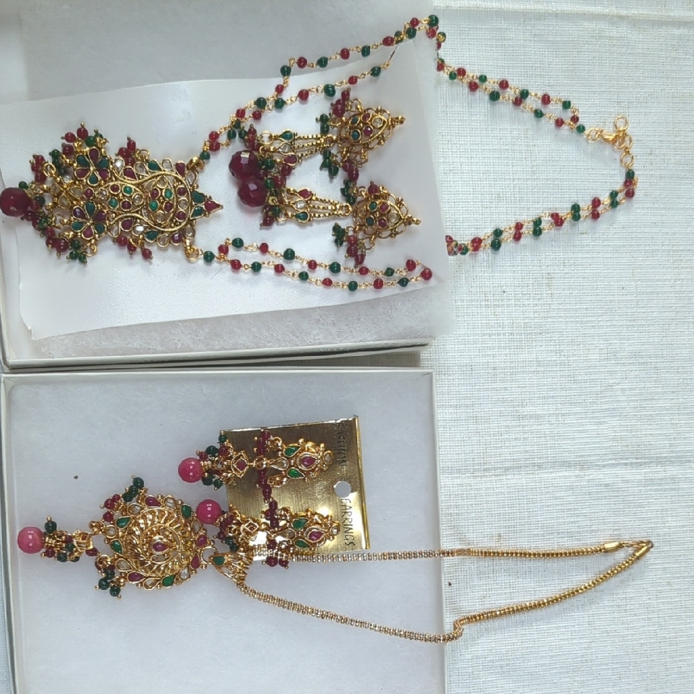 Source Unknown Gold and Multicolor Necklace Set